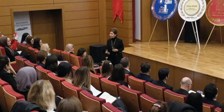 Mudanya Üniversitesi’nde yeni dünyada çocuk olmak semineri