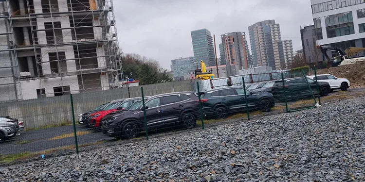 İstanbul’da lüks araçlar suya gömüldü