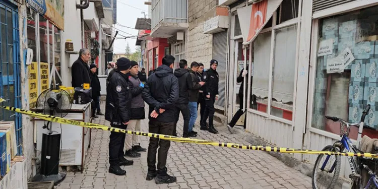 Hamur makinesine takılan atkı sonu oldu