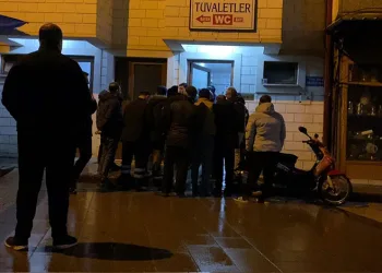 Yaşlı adam, tarihi caminin tuvaletinde ölü bulundu
