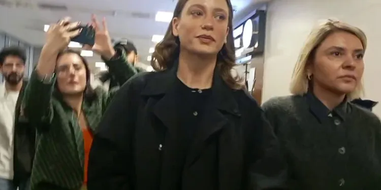 Serenay Sarıkaya adliyede