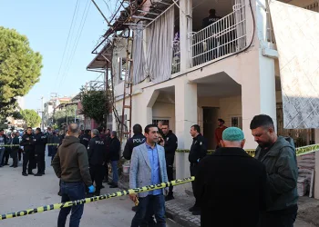 Adana’da vahşet: İki kadın bir erkek bıçaklanarak öldürüldü