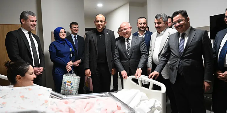 Bursa’da 2024’ün son, 2025’in ilk bebekleri dünyaya geldi