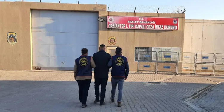 Kesinleşmiş 11 yıl cezası ve 16 suç kaydı bulunan firari şahıs yakalandı
