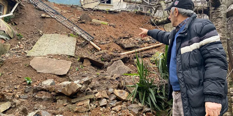 Beykoz’da 5 metrelik istinat duvarı çöktü