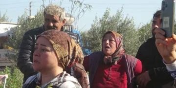 Evi yıkılan kadın gözyaşlarına boğuldu