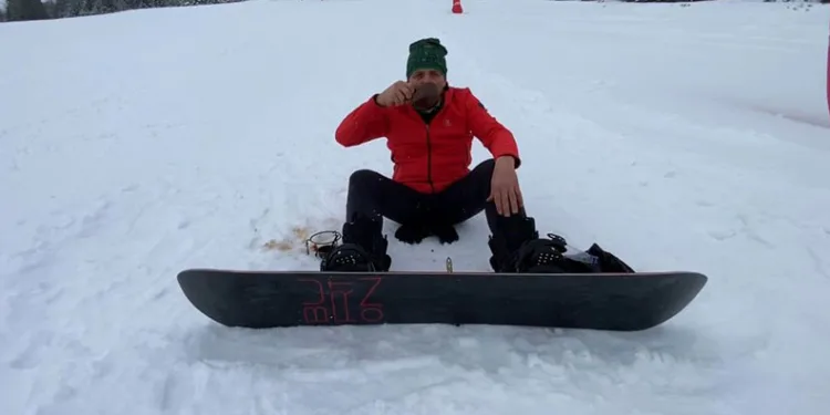 Uludağ’da snowboard yaparken Türk Kahvesi içti