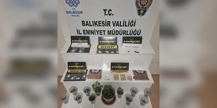 Üniversitede 20 öğrenci zehirlenme şüphesiyle hastaneye kaldırıldı