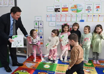 Kreş öğrencilerinin karne heyecanı