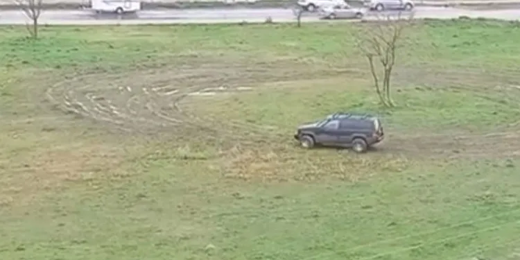 Yeşillik alanda dakikalarca drift attı