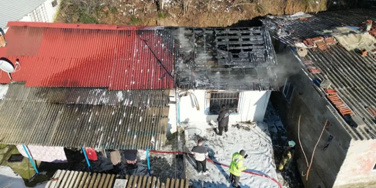 Sultangazi’de patlayan tüp gecekonduyu küle çevirdi