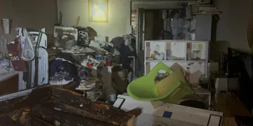 Isınmak için yakılan ateş söndürülmeyince yangın çıktı