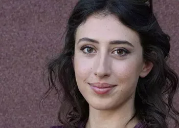 Suriye’de kışlaları gezerek rejimin el koyduğu tırını arıyor