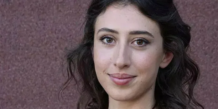 Suriye’de kışlaları gezerek rejimin el koyduğu tırını arıyor