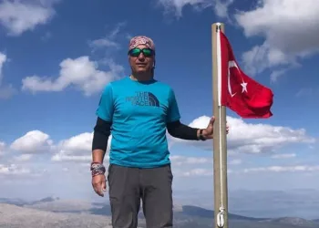 Oto boya atölyesinde çıkan yangın paniğe neden oldu