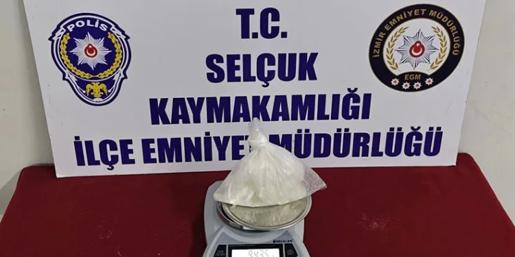 Çiğ köfte aldıktan sonra cüzdanını düşürdü, güvenlik kamerasını izleyince şoke oldu