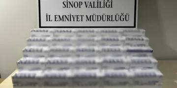Fatih’te iş yerine silahlı saldırı kamerada: Şüpheliler kısa sürede yakalandı