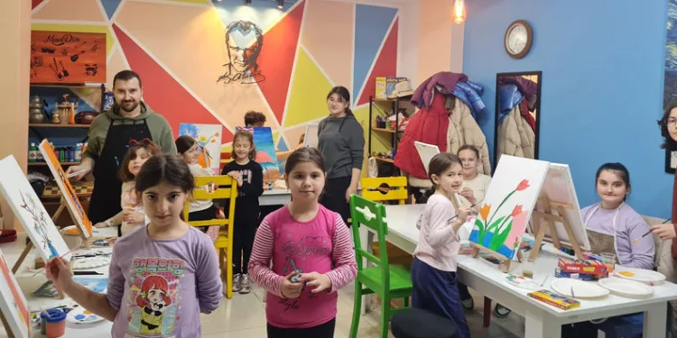 Yenişehir’de geleceğin ressamları yetişiyor