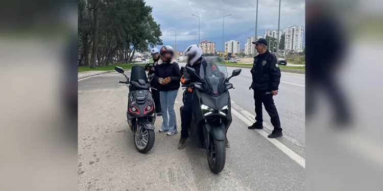 Aksaray’da tır devrildi: 1 yaralı