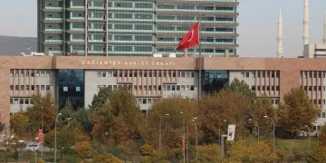 Suriye Devlet Başkanı eş-Şara’dan ilk ulusa sesleniş konuşması: “Kapsamlı bir geçiş hükümeti kurmak için çalışacağız”