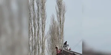 Oto boya atölyesinde çıkan yangın paniğe neden oldu