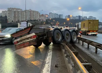 Uşak’ta polis ve jandarmadan okul çevreleri ve servislere sıkı denetim