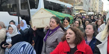 Eyüpsultan’da eşi tarafından silahla vurularak öldürülen kadın son yolculuğuna uğurlandı