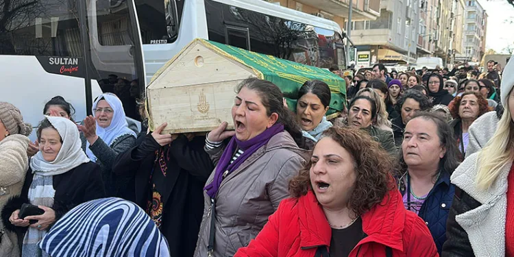 Eyüpsultan’da eşi tarafından silahla vurularak öldürülen kadın son yolculuğuna uğurlandı