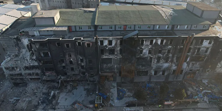 Üniversitede 20 öğrenci zehirlenme şüphesiyle hastaneye kaldırıldı