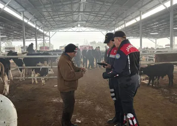 Uşak’ta polis ve jandarmadan okul çevreleri ve servislere sıkı denetim