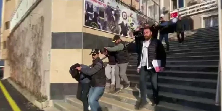 Uyuşturucu maddeyle yakalanan 2 şahıstan 1’i tutuklandı