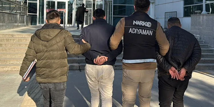 Uyuşturucu maddeyle yakalanan 2 şahıstan 1’i tutuklandı