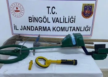 Zeytinburnu’nda husumetlisini lobiye çağırıp silahlı saldırı düzenleyerek, o anları da kayda aldılar
