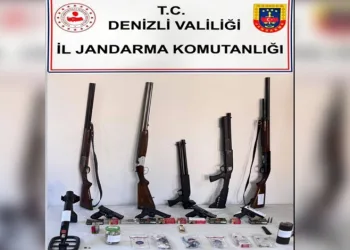 Buldan’da jandarmanın düzenlediği operasyonda 14 şüpheli yakalandı