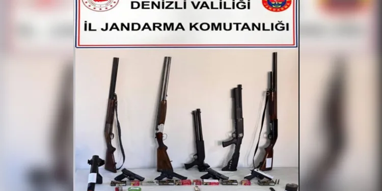 Buldan’da jandarmanın düzenlediği operasyonda 14 şüpheli yakalandı