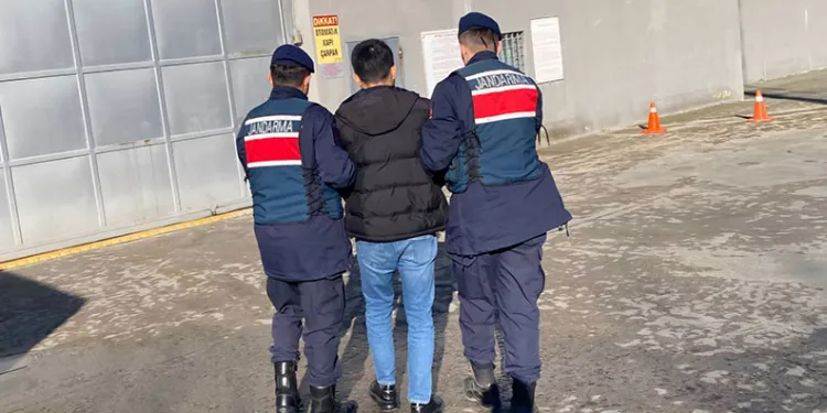 Trafikten men olan motosikletini “ilaç getiriyorum” diyerek kaçırmaya çalışan sürücü polisi darp etti