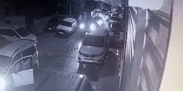 İzmir’de yol kavgasında 22 yaşındaki genç 4 yerinden bıçaklandı