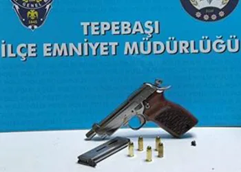 Park ettiği araç alev topuna döndü, kendini son anda kurtardı