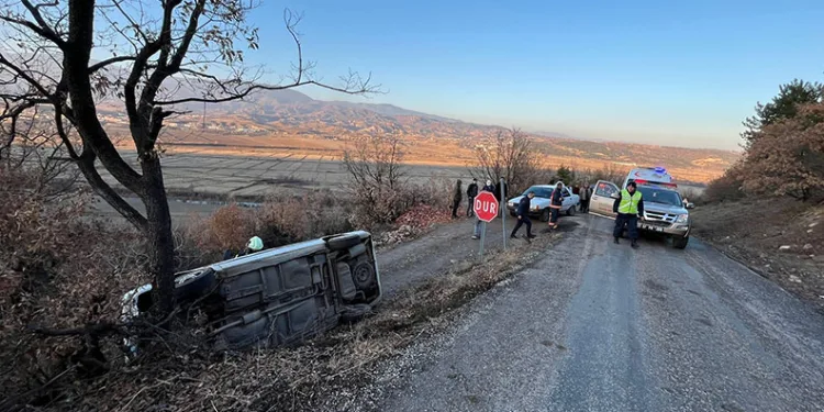 Batman’da okul servisi ile otomobil çarpıştı: 17’si öğrenci 20 yaralı