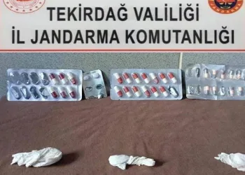Mersin’de uyuşturucu ve silah ticareti yapan 3 şüpheli tutuklandı