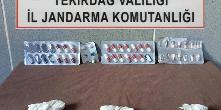 Mersin’de uyuşturucu ve silah ticareti yapan 3 şüpheli tutuklandı