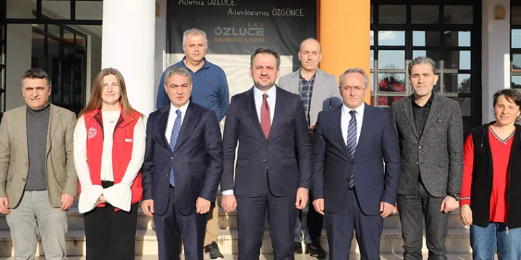 Dr. Enes Eminoğlu, Bursa’da Gençlerle Buluştu
