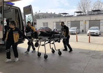 Bursa’da motosiklet ile otomobil kafa kafaya çarpıştı