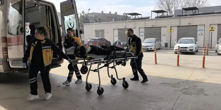 Bursa’da motosiklet ile otomobil kafa kafaya çarpıştı