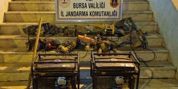 Bursa’da kaçak kazı yapan 7 kişi kıskıvrak yakalandı