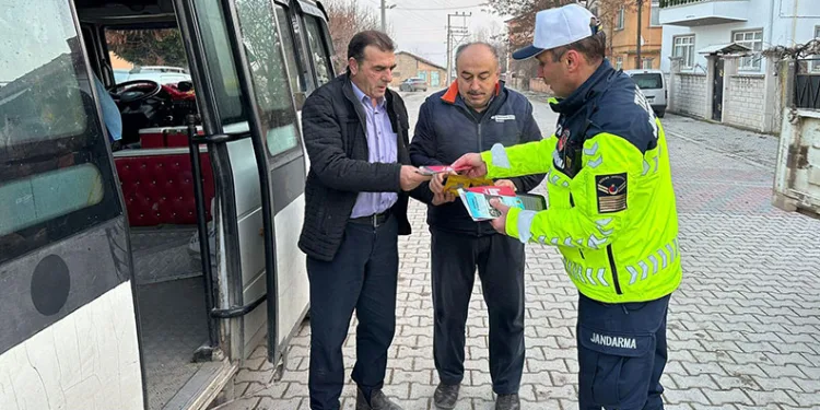 Ayvacık’ta 2 kaçak göçmen yakalandı