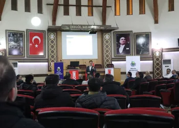 Fuar öncesi mobilya pazarlamacılarına eğitim