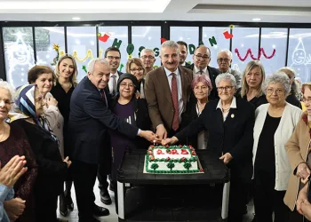 Nilüfer’de huzurevi sakinlerinden yeni yıla keyifli karşılama