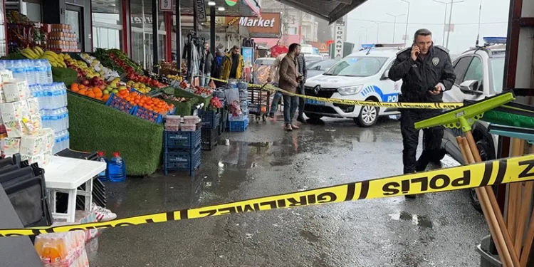 Oğlunu ‘darp etti’ diye market çalışanını silahla vurdu