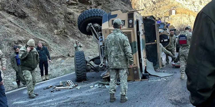 Şırnak’ta askeri araç devrildi: 2 asker yaralı